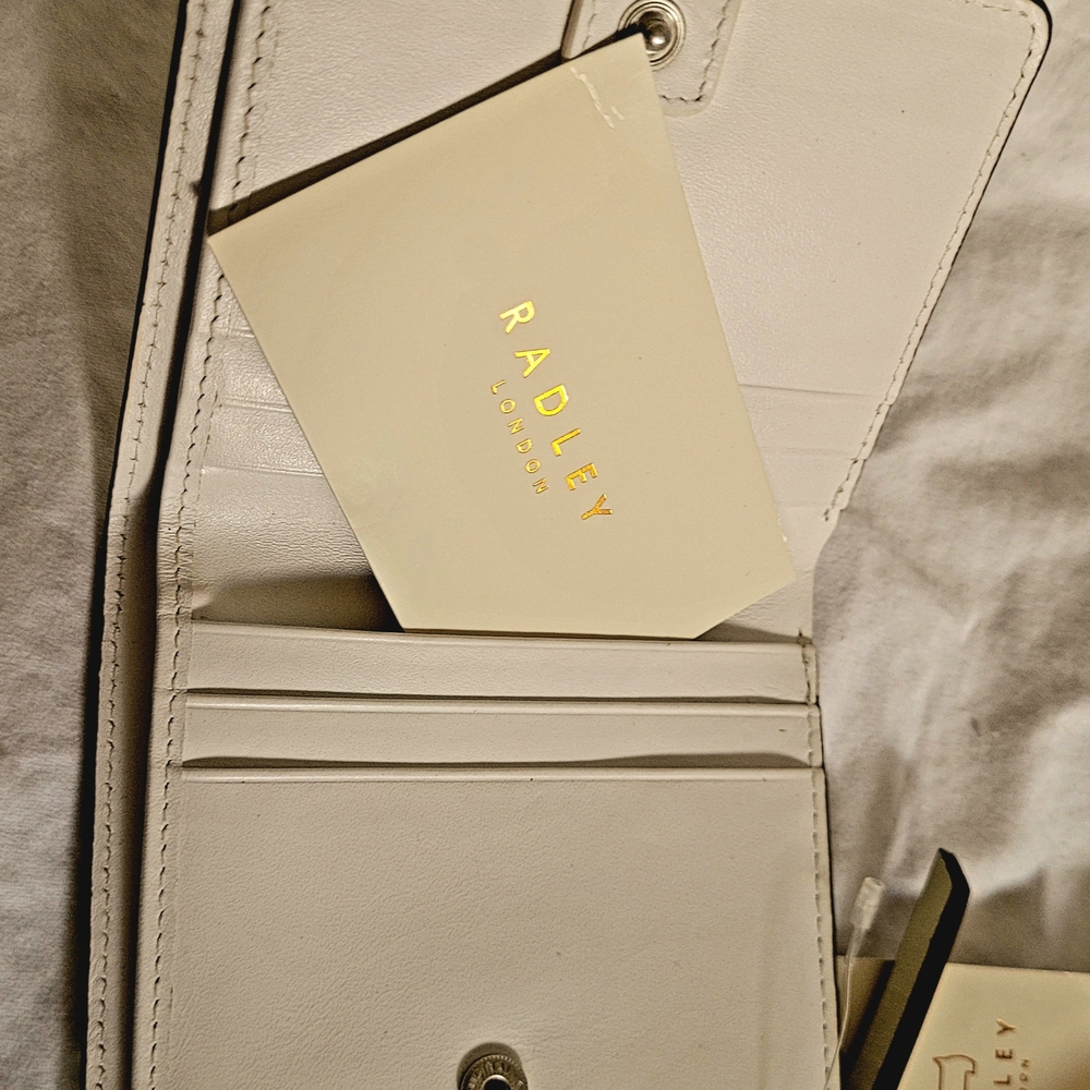 Dog-Themed Cream Wallet - Picture 3 of 7